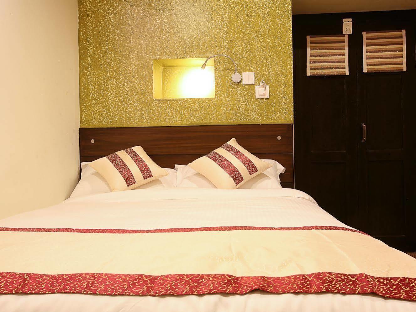 Hotel Heranya Катманду Экстерьер фото
