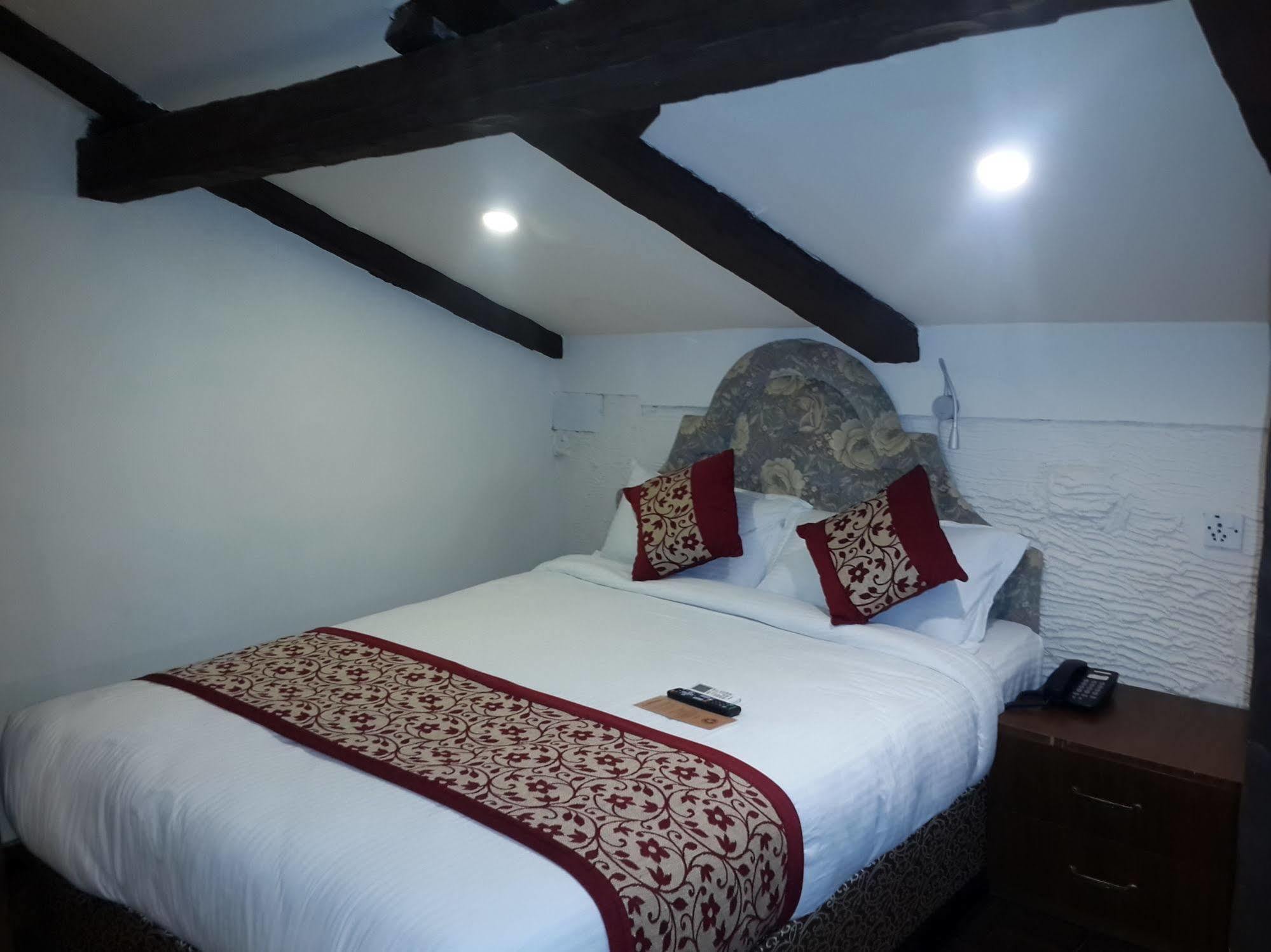 Hotel Heranya Катманду Экстерьер фото