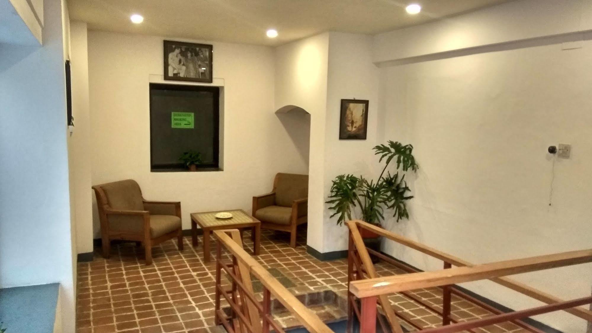 Hotel Heranya Катманду Экстерьер фото
