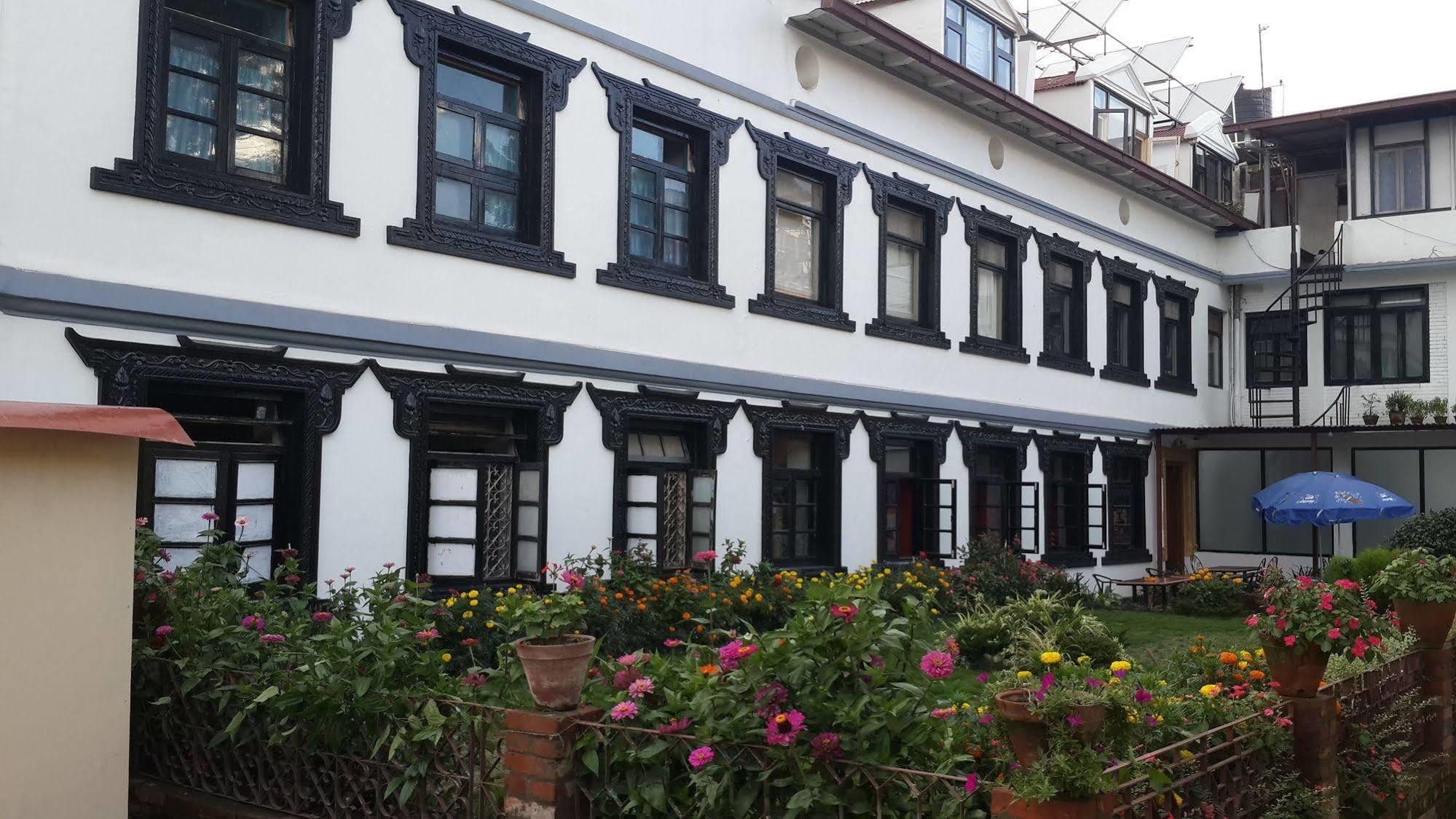 Hotel Heranya Катманду Экстерьер фото